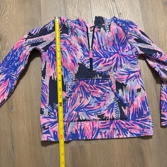 EUC Lilly Pulitzer Girls Size M (6/7) Popover Skipper in Navy “Palms Up” Hoodie - Picture 6 of 7